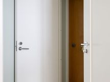 Kaksi sisääntuloa, tähän tilaan myös mahdollista rakentaa toinen kylpyhuone