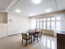 Taloyhtiön yhteistä aulatilaa