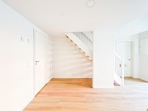 Keittiöön mahtuu kivasti ruokapöytä.