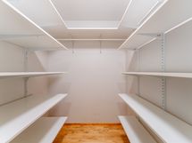 Todella iso vaatehuone.