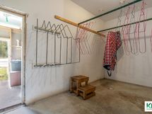 Kuivaushuone ja ovi "kuistille".