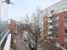 Parveke näkymät, kesällä paljon vehreitä puita
