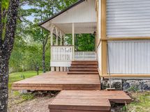 Päärakennuksen iso terassi