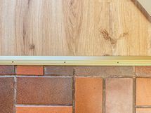 Eteisessä on kätevä laattalattia