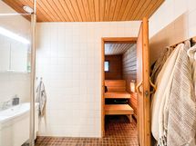 Omassa saunassa kelpaa nauttia lämpimistä löylyistä.