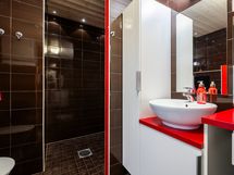 As 2 (5h+k+vh+2kph+s+wc+parveke). Toinen kylpyhuone