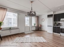 Avokeittiön ruokailutila.