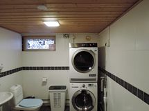 Alakerran pesuhuone / sauna.os