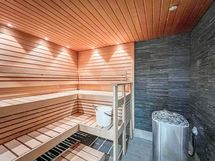Taloyhtiön sauna.
