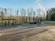 Kuntoilualue ja padel kenttä