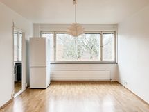 Siistikuntoinen, valoisa koti rauhallisessa taloyhtiössä, päättyvän tien varressa.