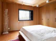 Yläkerran makuuhune 1