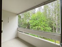 Iso lasitettu parveke kaakon suuntaan.