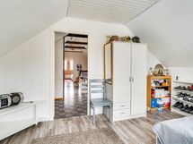 Tämä makuuhuone on ollut aiemmin kaksi huonetta.