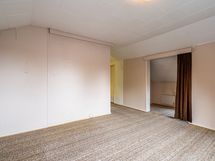 Yläkerran makuuhuone