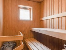 Ikkunallinen, oma sauna.