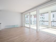 Tilava lasitettu parveke 17,5 m2