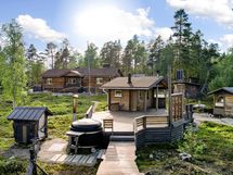 Saunarakennus ja terassi
