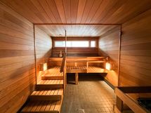 Taloyhtiön viihtyisä sauna