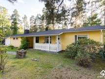 Julkisivu kadulle päin