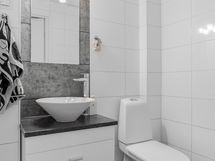 Alakerrassa toinen wc