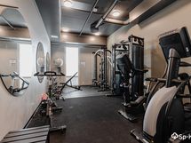 Oma kuntosali asukkaiden käytössä