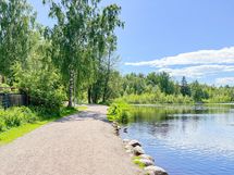 Lammaslampi  ja sitä ympäröivät lenkkipolut lähellä.