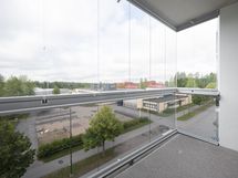 kuvat vastaavanlaisesta asunnosta peilikuvana