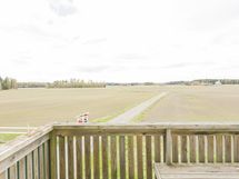 Tallin ylisen kesähuoneen terassi