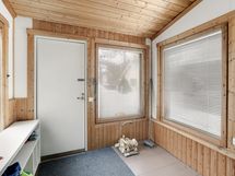 pihapuolen eteinen