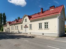 Julkisivu Lukiokadulta