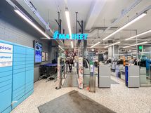 Kurvissa, n. 300 m päässä palvelee useampikin ruokakauppa.