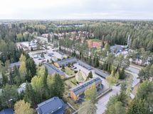 Lähin päiväkoti n. 240 m, Vaunukankaan koulu n. 550 m.