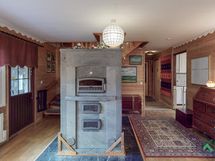 Leivinuuni on jykevä ja varaa hyvin lämpöä.