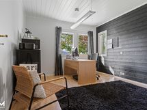 Alakerran makuuhuone 2.