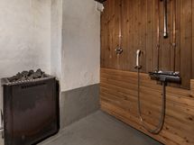 Sauna/pesutilat kellarikerroksessa
