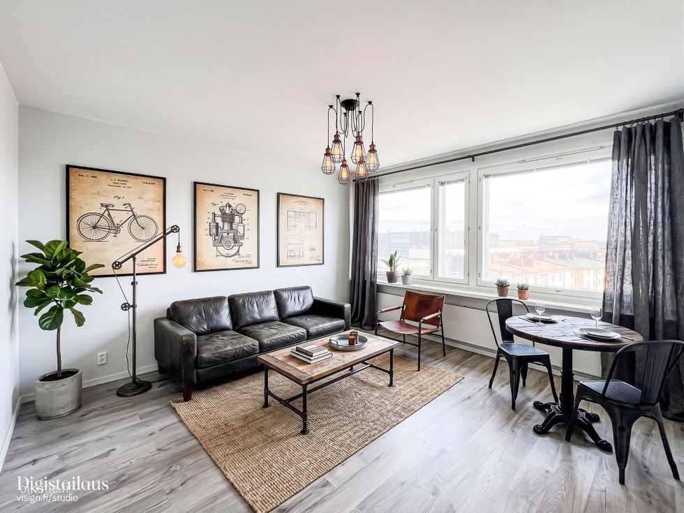 Hyvin hoidetun  taloyhtiön 9. kerroksesta tarjolla siistikuntoinen koti mahtavilla näköaloilla.