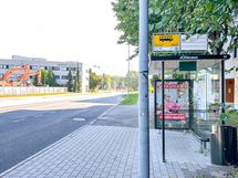 Lähin bussipysäkki on aivan tämän kodin vieressä.