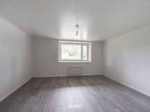 Alakerran työ/makuuhuone