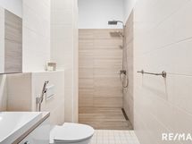 yläkerran suihku/wc