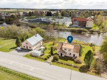 Tontti rajoittuu Kyrönjokeen