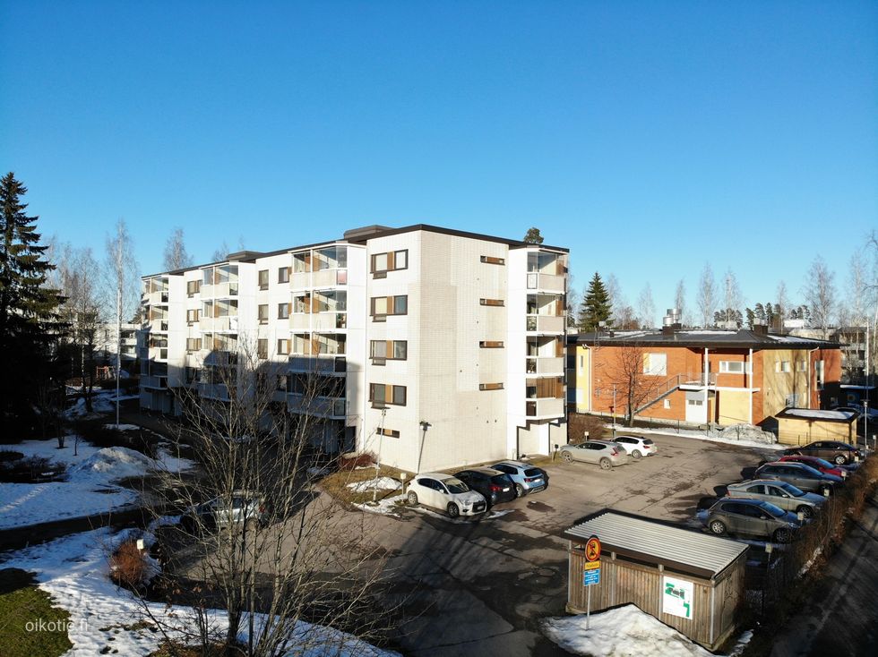 Julkisivu etelään