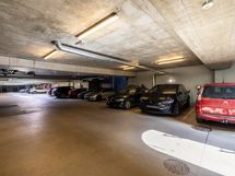 Mahdollisuus ostaa myös autopaikka sähköautonlatauspisteellä!