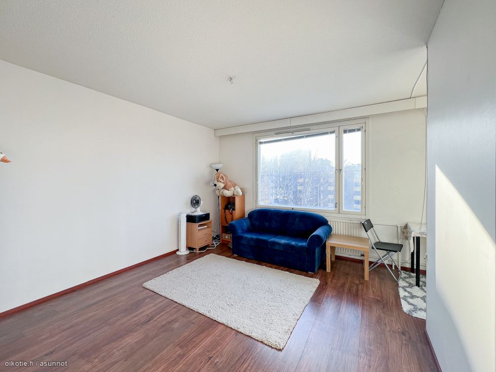 Tervetuloa  tilavaan 6.kerroksen yksiöön, josta aurinkoa tulvii etelään suuntautuvista ikkunoista.