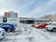 Lähipalvelut ovat kadun toisella puolella.