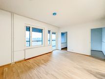 Neliöt on käytetty mainiosti hyödyksi ja tähän kotiin tulee luonnonvaloakin mainiosti