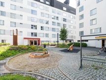 Taloyhtiön sisäpihaa