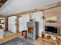 Makuuhuoneessa varaava takka