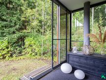 Asunnon näkymät ovat suoraan metsään