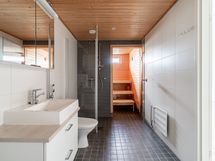 Tilava kylpyhuone